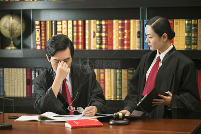 男女律師高清圖片下載-正版圖片500983783