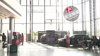 小伙買奔馳開不走,銷售 再買 1 萬內飾